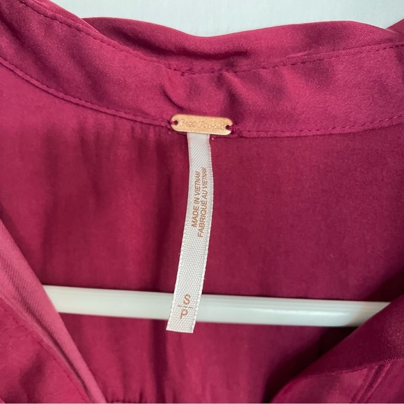 Free People Lala Solid Blouse By Off Beat Burgundy Button Down Blouse Bow Small - Picture 11 of 16